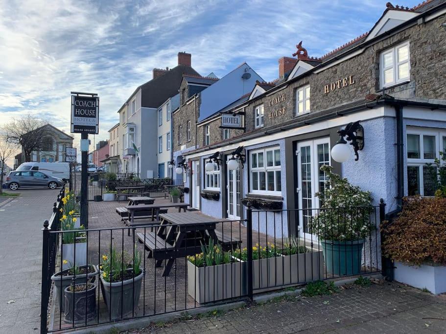 Historic Picturesque Apartment Pembroke Luaran gambar