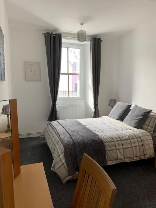Historic Picturesque Apartment Pembroke Luaran gambar