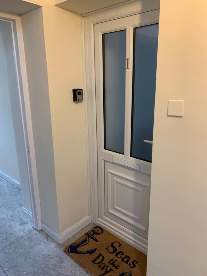 Historic Picturesque Apartment Pembroke Luaran gambar